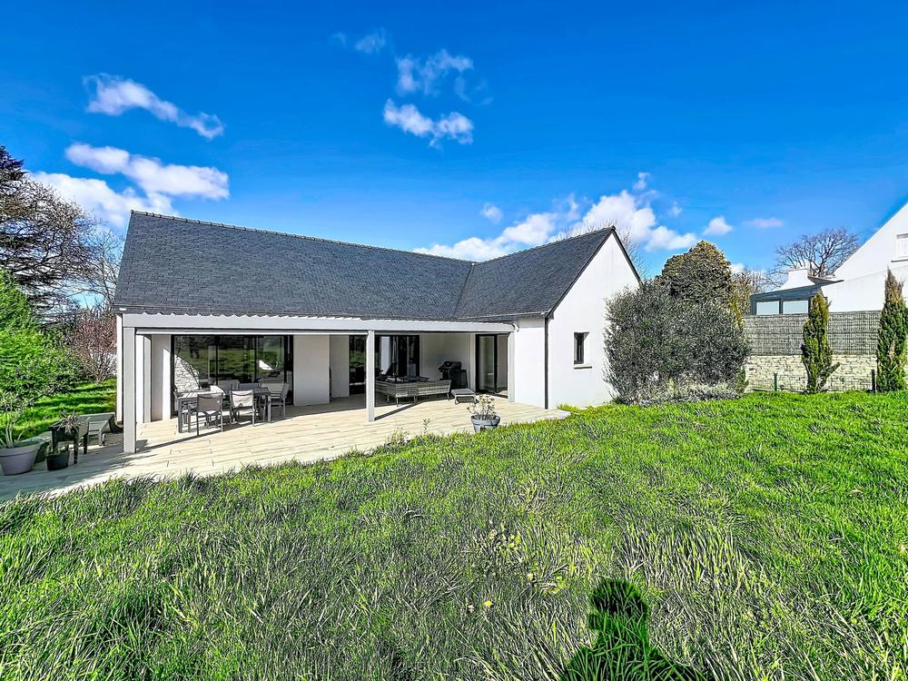 Vendu en exclusivité à La Forêt-Fouesnant : maison d'architecte de 2019 | Century 21 Bénodet